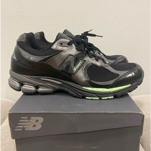 New Balance 2002R Sneakers NWB Black/ Powder Green Size 13
